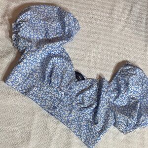 Cider  floral print button up crop shirt with puff sleeves. Large